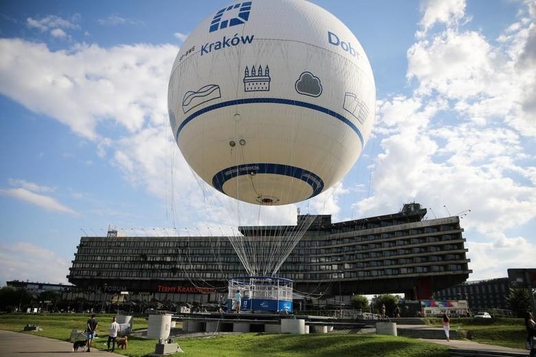 Kraków. Wichura zniszczyła balon widokowy. Prokuratura nie dopatrzyła się zaniedbań