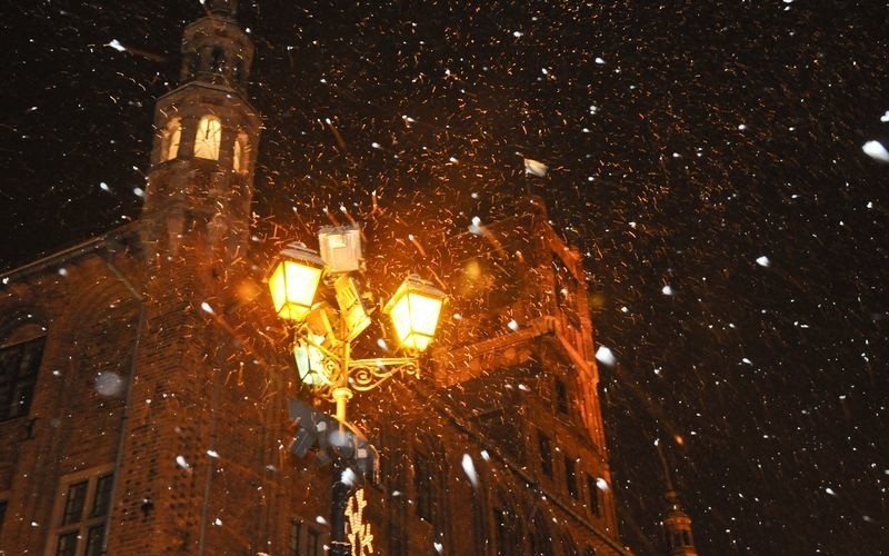 Urokliwy Toruń przysypany śniegiem [zdjęcia]