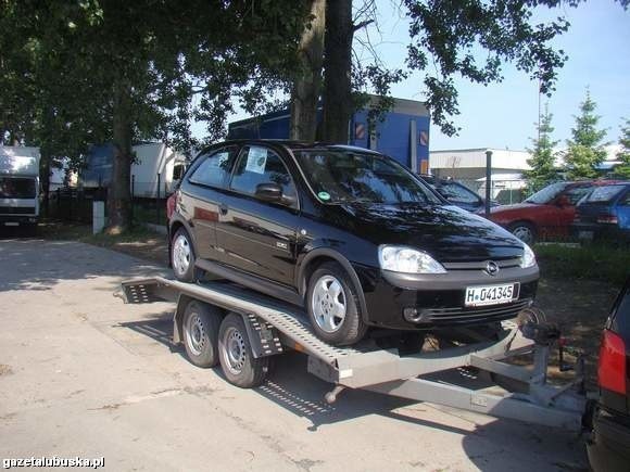 Do spadku cen aut nowych przyczynił się też ogromny import aut używanych (fot. Czesław Wachnik)