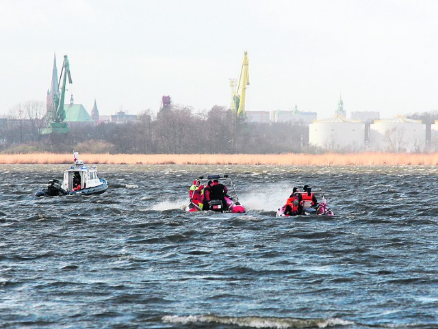 Miliardy na regulację OdryTor wodny na jeziorze Dąbie zostanie pogłębiony, aby można swobodnie spławiać tędy lód do Zalewu Szczecińskiego.