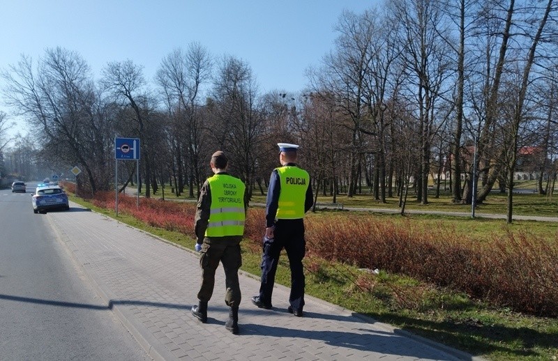 Policjanci i żołnierze WOT patrolują brzezińskie ulice