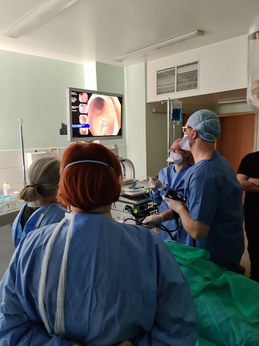 Resekcja endoskopowa - młodzi endoskopiści UCK SUM szkolili się pod okiem specjalistów z zaawansowanych technik