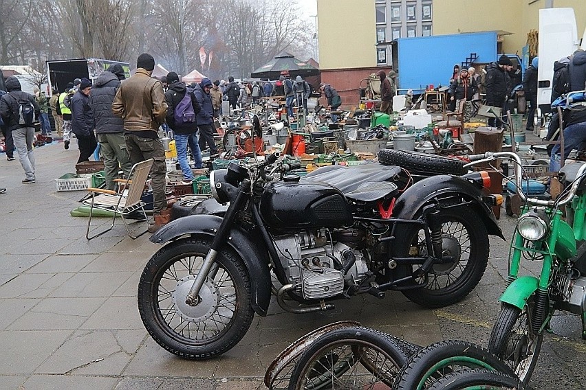 Zimowy Moto Weteran Bazar od kilku lat organizowany jest w...