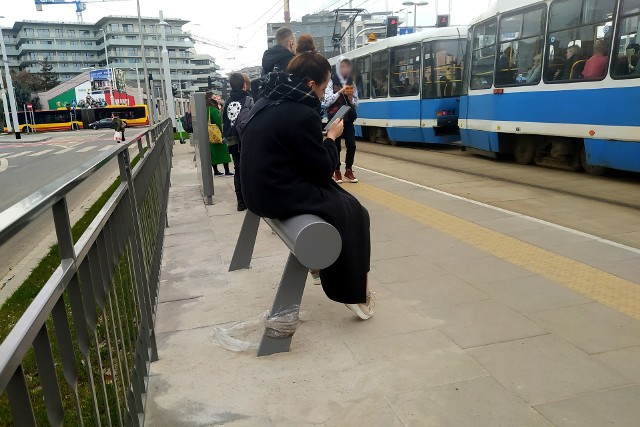 Jak ocienicie nowe ławki na przystankach na trasie nowej linii tramwajowe na Popowice?