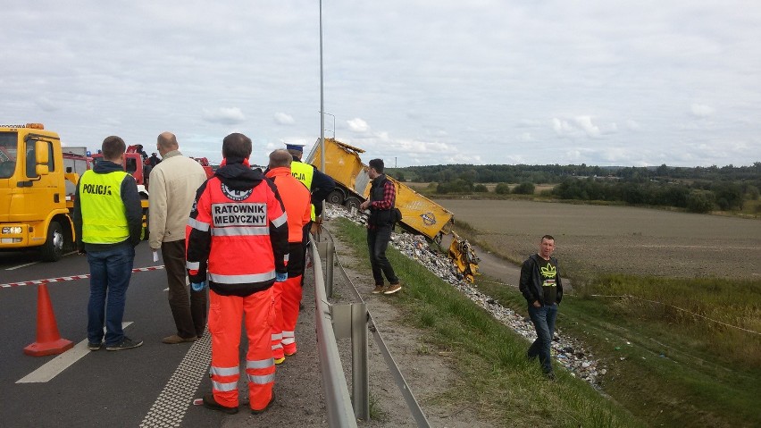 Wypadek ciężarówki i samochodu osobowego przy Plejadzie w...