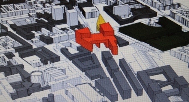 a czerwono zaznaczono budynek Bramy Miasta (widok od strony...