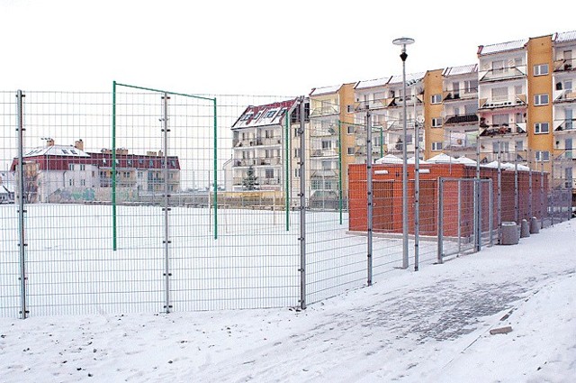 Za orlika przy SP 18 wykonawca straci ok. 100 tys. zł z tytułu kary za spóźnienie. 