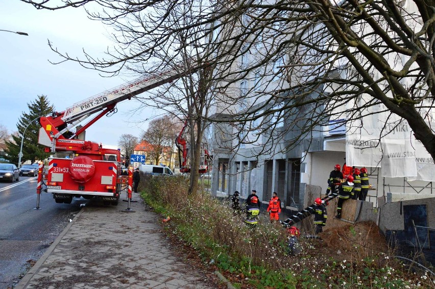 Do zdarzenia doszło po godzinie 15. Z rusztowania budynku...