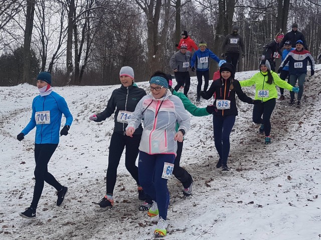 W niedzielę w Mostkach w gminie Suchedniów po raz kolejny odbyły się biegi terenowe o "Puchar Powstańców Styczniowych". Udział wzięło aż 171 biegaczy!