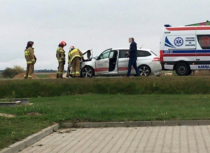 W zderzeniu trzech samochodów osobowych ranne zostały 3...