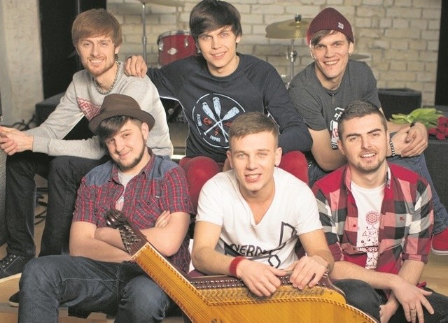 Szpylasti Kobzari to sześciu bandurzystów. Wykonują autorskie pieśni, covery światowych hitów oraz ukraińskich pieśni ludowych