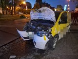 Poważny wypadek w Mielnie. Dwa auta rozbite i uszkodzona latarnia [zdjęcia] 