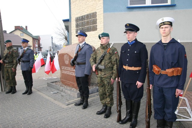 Marsz rozpoczął się przy pomniku obok komendy policji