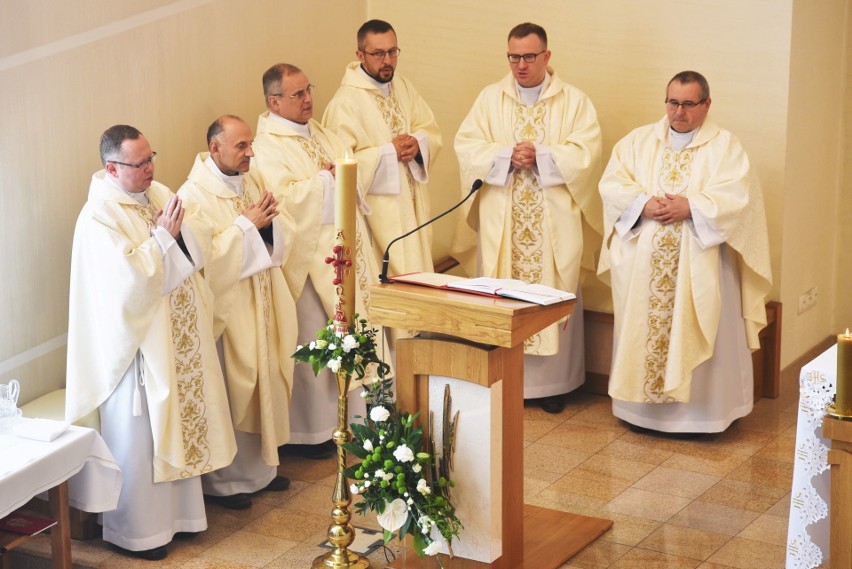 Biskup Jan Wątroba udzielił święceń diakonatu 5 klerykom...