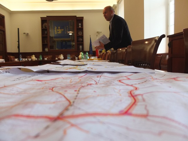 Spotkanie zorganizowano dziś w opolskim ratuszu. Na zdjęciu Piotr Rybczyński, wicedyrektor Miejskiego Zarządu Dróg.