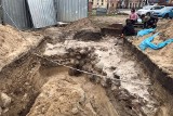 Co skrywały podziemia rewitalizowanego centrum Sępólna? Jest już gotowa publikacja o odkryciach archeologicznych