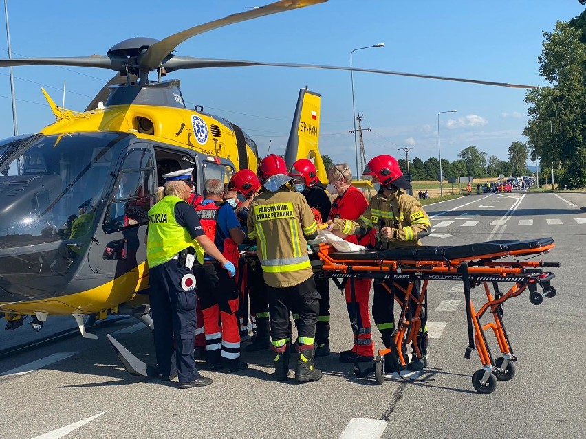 Wypadek w Garczegorzu 17.07.2020. Zderzenie samochodu osobowego z motocyklem kierowanym przez 15-latka. Zdjęcia