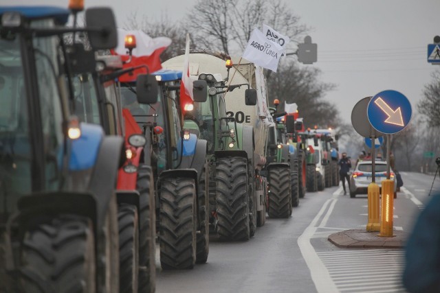 Kolumny protestujących rolników przejadą wokół Strzelec Opolskich i drogą krajową nr 40 do Ujazdu. Pojawią się na trasie Głubczyce – Kietrz, Większyce – Zakrzów koło Kędzierzyna Koźla, przejadą główną drogą przez Krapkowice i trasą wojewódzką między Krapkowicami a Głogówkiem.