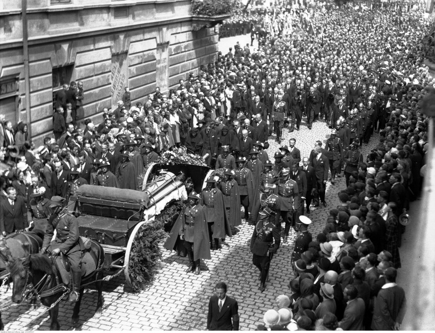 Pogrzeb Bronisława Pierackiego-uroczystości w Nowym Sączu