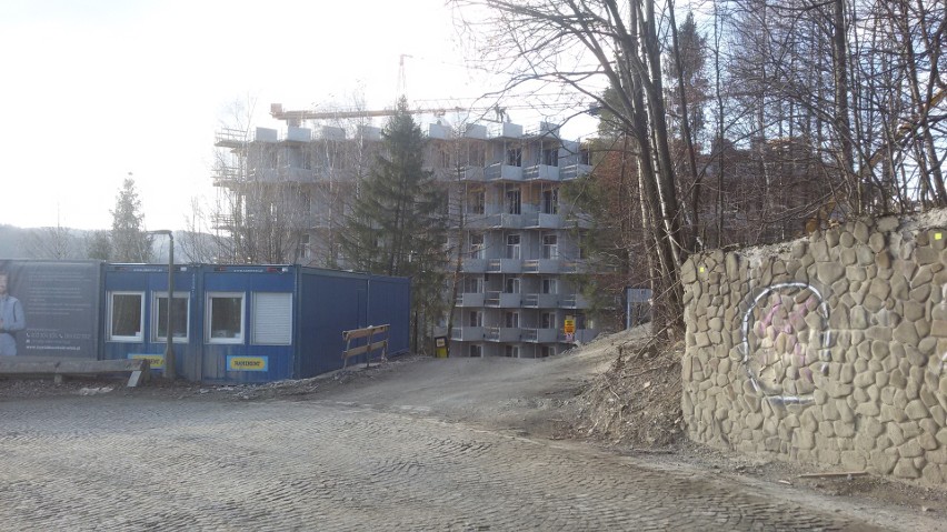 Luksusowy hotel Crystal Mountain w Wiśle będzie miał pięć gwiazdek. Obiekt już w połowie jest gotowy ZDJĘCIA, WIZUALIZACJE