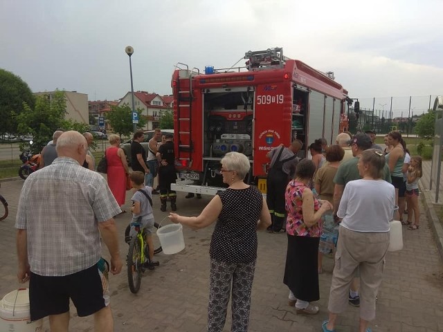 Mieszkańcy Staszowa tłumnie ruszyli do Beczkowozów