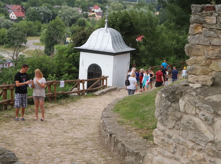 Pokazy rycerskie i smakołyki z różnych epok były na zamku w Iłży podczas imprezy „Iłża w zwierciadle czasu i smaku” - ZOBACZ ZDJĘCIA I FILM