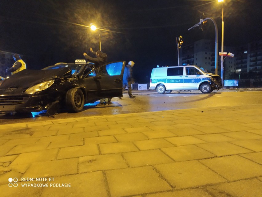 Wypadek radiowozu w Białymstoku. Kierowca taxi wymusił...