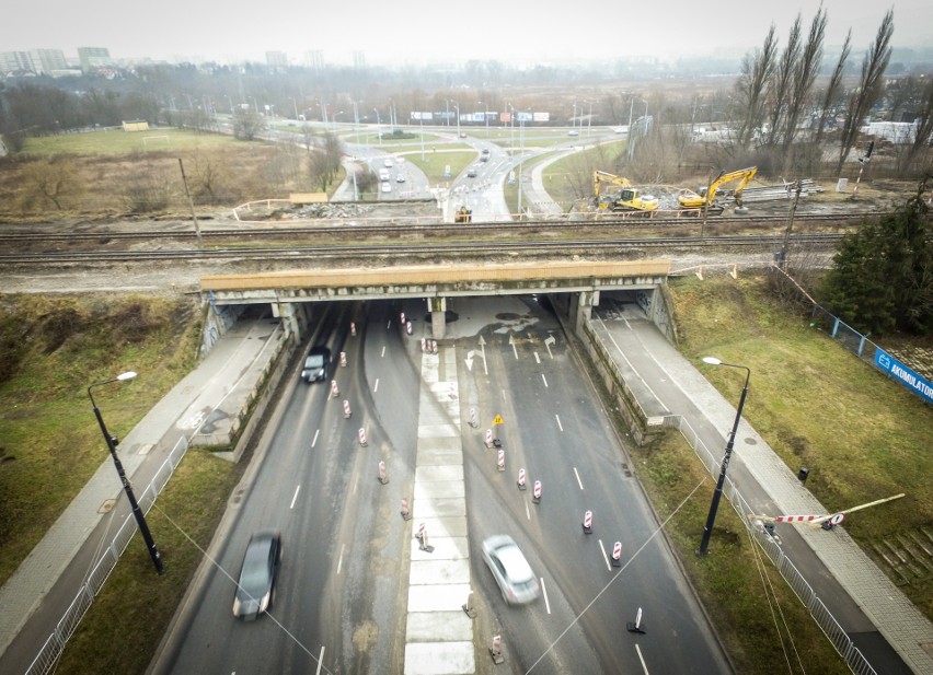 Burzenie wiaduktu nad ul. Diamentową w Lublinie. Dla kierowców oznacza to jedno: utrudnienia (ZDJĘCIA Z DRONA)