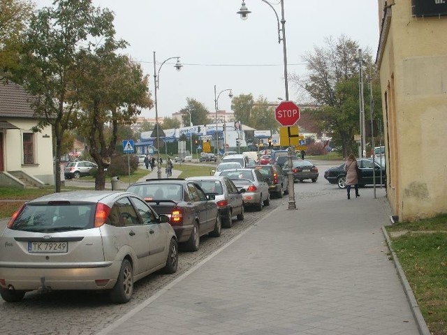 Korek na skrzyżowaniu ulic Bodzentyńskiej i Kościuszki