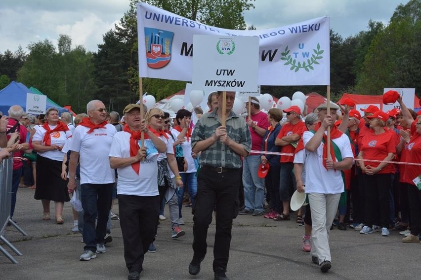 W Senioriadzie wzięło udział prawie 900 osób ZDJĘCIA