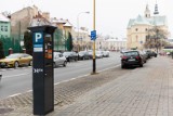 Zagraniczni kierowcy nie płacą za parkowanie w polskich miastach. Jak to zmienić?