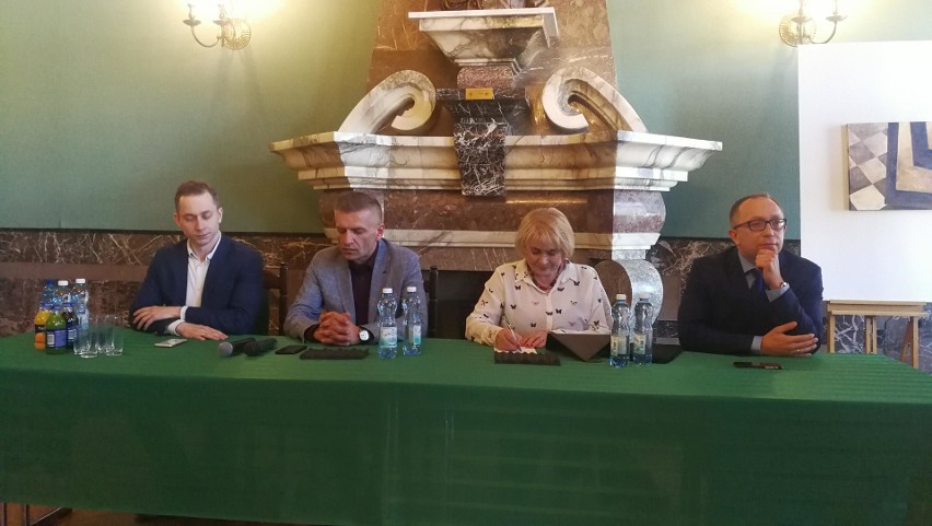 Od lewej posłowie: Cezary Tomczyk, Bartosz Arłukowicz, Zofia...
