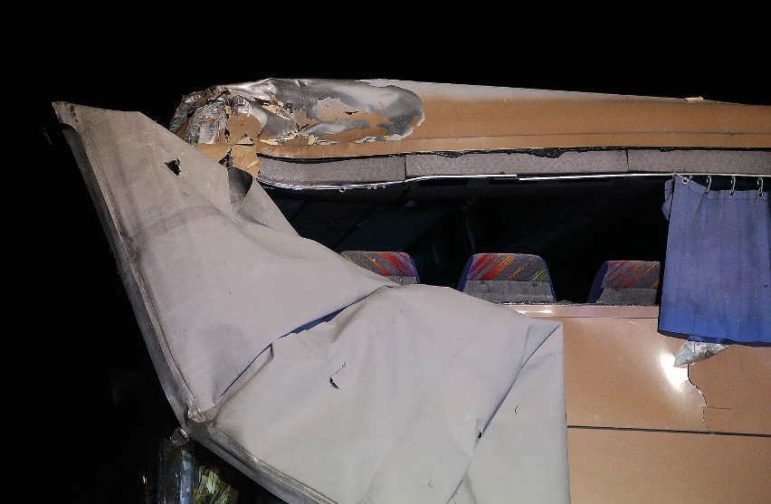 Wypadek na S8 w Piotrkowie. Zderzenie samochodu ciężarowego z autobusem [ZDJĘCIA]
