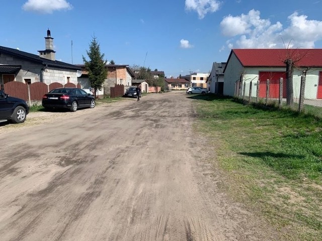 Ulica Srebrna w Białobrzegach jeszcze w tym roku będzie przebudowana. Będzie nawierzchnia z kostki brukowej, powstaną chodniki, będzie też oświetlenie.