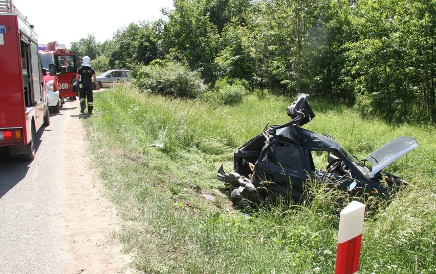 Wypadek na krajowej "siódemce" w Podzamczu Chęcińskim. Ciężarówka najechała na tył osobówki