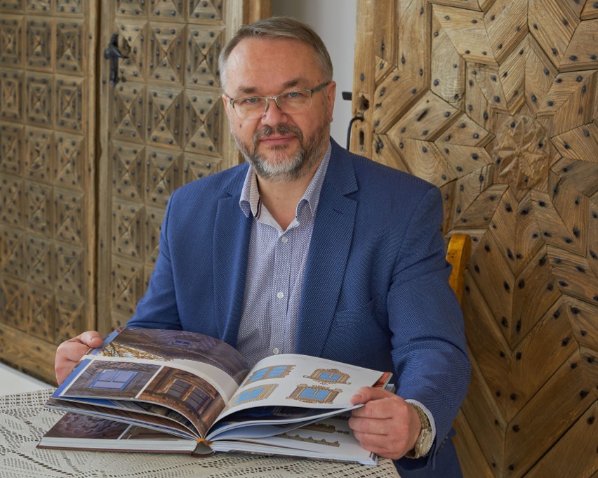 Podlaskie Muzeum Kultury Ludowej z nowym wydawnictwem o drewnianych domach na Białostocczyżnie