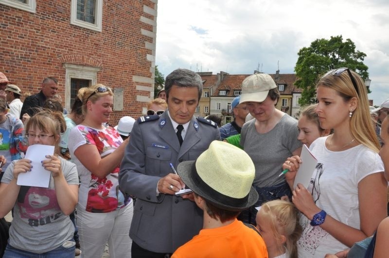 Aktorzy serialu "Ojciec Mateusz" grali z mieszkańcami Sandomierza w gry planszowe i rozdawali autografy (zdjęcia)