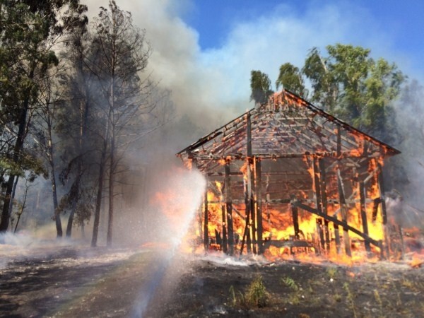 W  wyniku pożaru spaleniu uległa drewniana stodoła