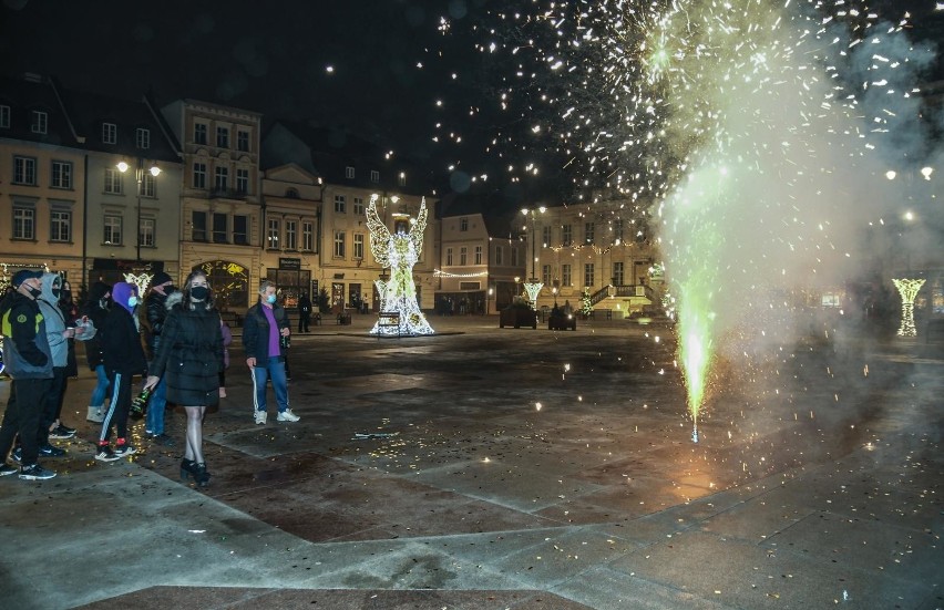 Tak Bydgoszcz przywitała nowy, 2021 rok. Zobaczcie zdjęcia z rynku i okolic