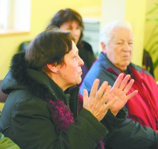 W sąsiedniej klatce ciągle w jednym z mieszkań urządzane są libacje, menele przy-chodzą. Zróbcie coś z tym - prosiła Kazimiera Iwaniuk, mieszkanka osiedla Bema.