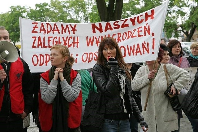 Pracownicy szpitala w Kostrzynie po osmiu latach dostaną zaległe pensjeByli pracownicy domagali się zaległych pensji m.in. podczas ulicznych manifestacji.