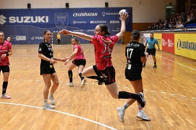 Zawodniczki Suzuki Korony Handball Kielce przegrały pierwszy mecz w tym sezonie.