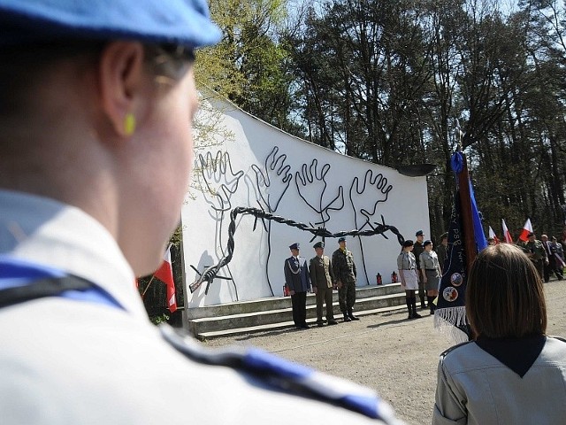 Dziś teren byłego obozu w Sławięcicach zapełnia się ludźmi tylko podczas rocznicowych uroczystości. Miłośnicy historii chcą to zmienić i upowszechnić wiedzę o tym oraz innych miejscach związanych z okresem wojennym.