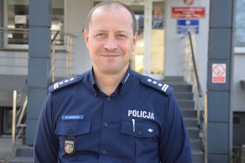 Inspektor Wiesław Widecki ma 49 lat. Komendantem miejskim...