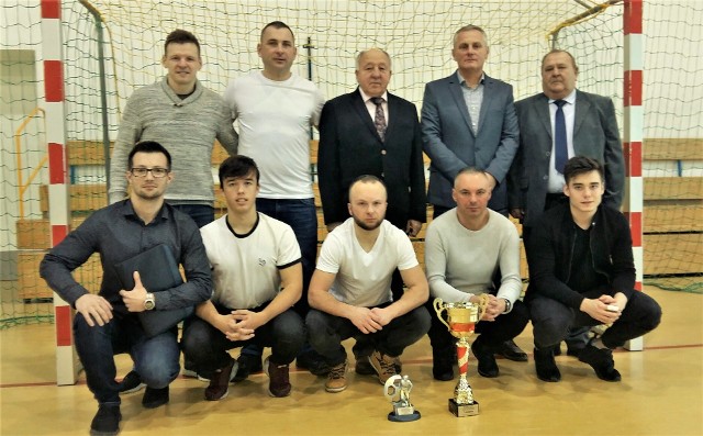 Mistrzowska drużyna oświęcimskich sędziów piłkarskich.