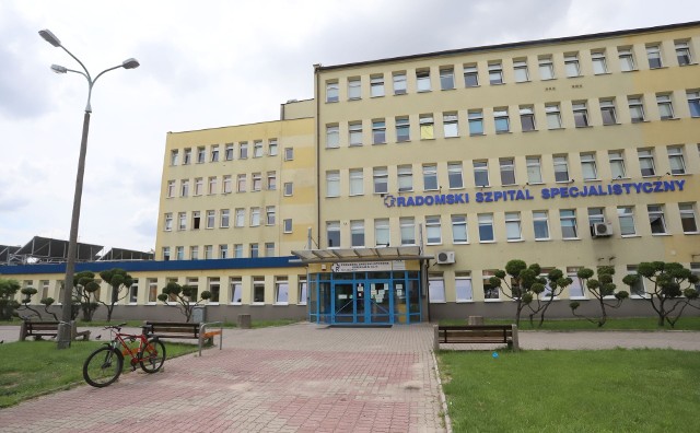 W budynku głównym Radomskiego Szpitala Specjalistycznego będą leczeni tylko pacjenci z COVID-19. Decyzją wojewody lecznica ma przygotować dla nich 200 łóżek.