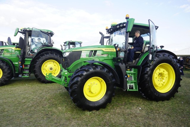 W czołówce dobrze znane marki. John Deere prowadzi zarówno w zestawieniu traktorów nowych, jak i używanych.