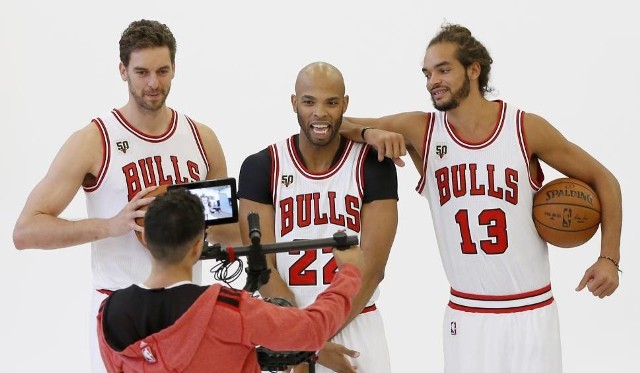 Cinkciarz.pl sponsorem słynnych Chicago Bulls!Pau Gasol, Taj Gibson i Joakim Noah (od lewej) podczas tzw. media day graczy Chicago Bulls.