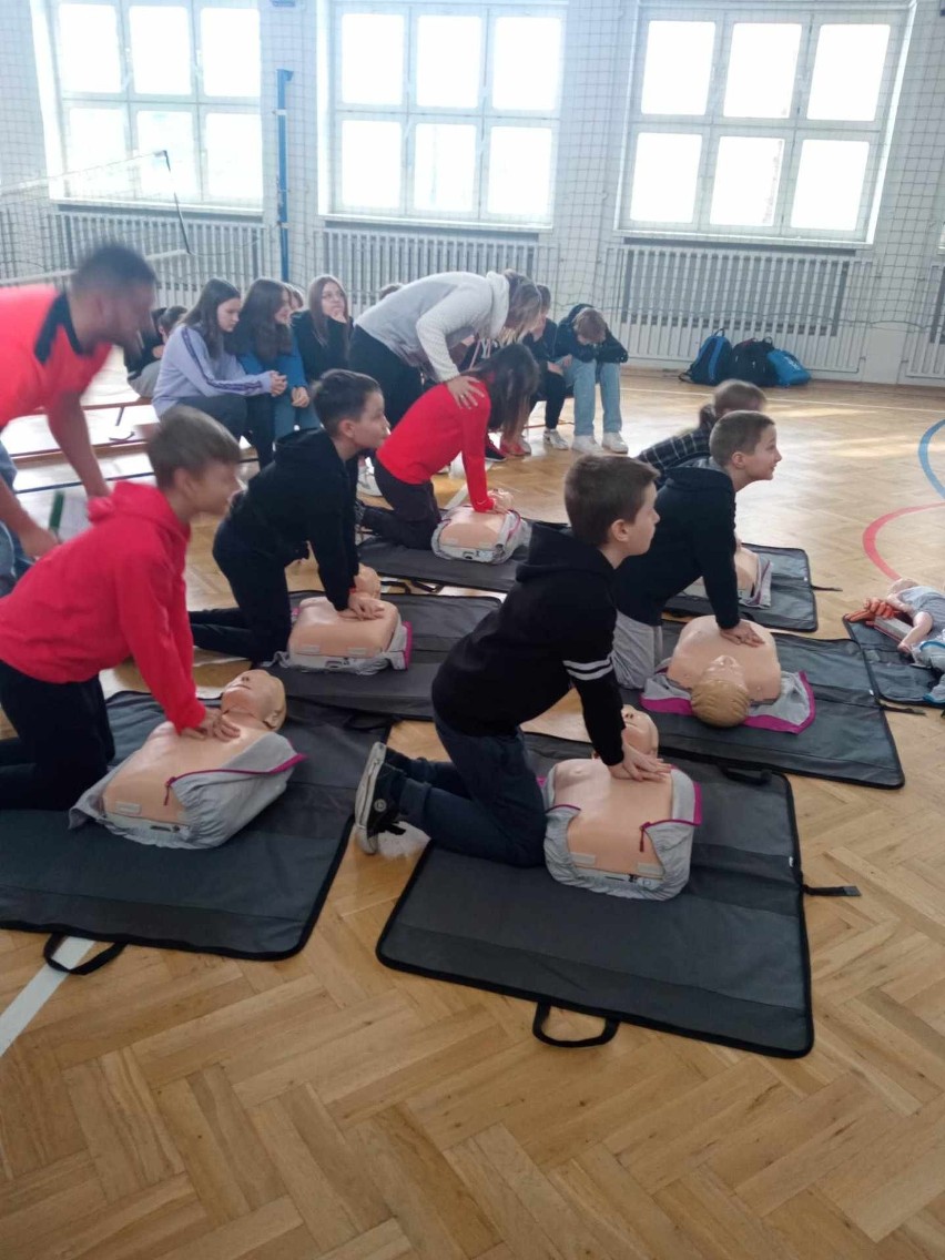 Kursy pierwszej pomocy jako stały program w krakowskich podstawówkach? Tego chce przewodniczący Rady Miasta Krakowa 