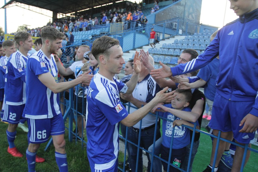 Ruch Chorzów - GKS Katowice 1:0. Tak cieszyli się kibice i piłkarze Niebieskich ZDJĘCIA